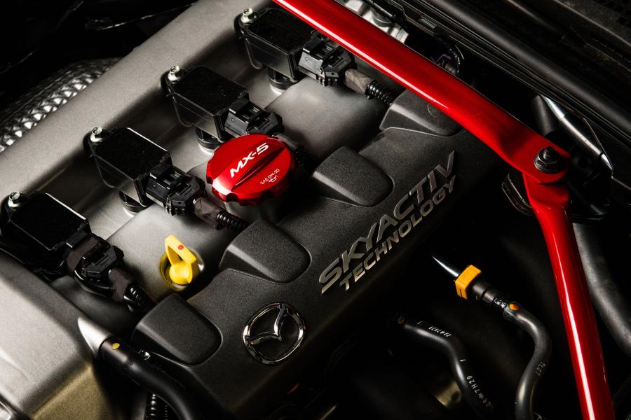 Моторный отсек Mazda MX-5 Yamamoto Signature (ND) 2018 года  (фото 4 из 12)